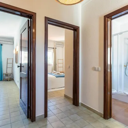 Modern Algarve With Heated Pool And Access Ferienhaus