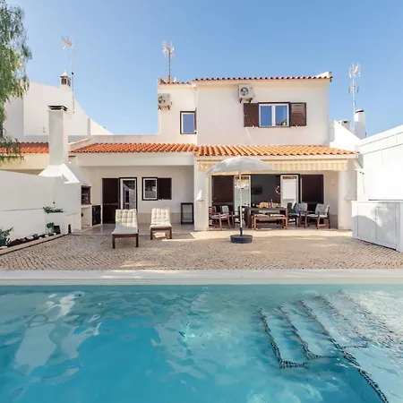 Holiday home Modern Algarve With Heated Pool And Access Altura