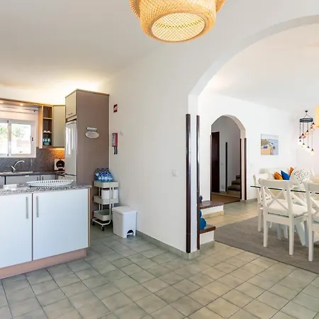 Prázdninový dům Modern Algarve With Heated Pool And Access Altura