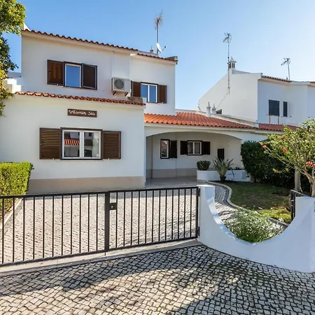 Modern Algarve With Heated Pool And Access Holiday home *