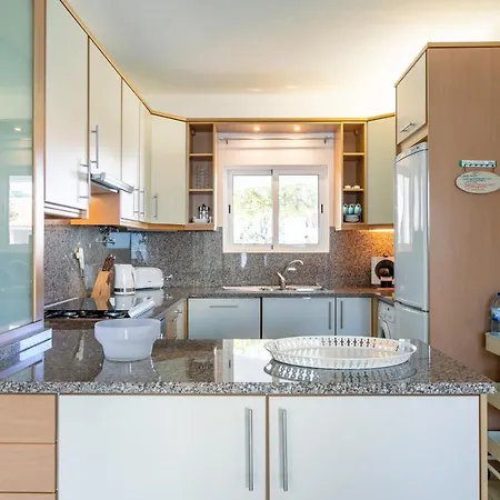 Modern Algarve With Heated Pool And Access Holiday home *