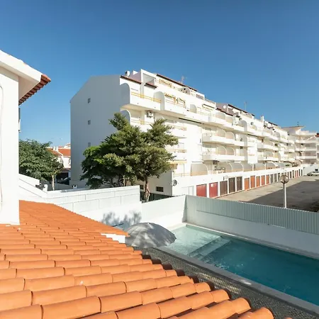 Modern Algarve With Heated Pool And Access アルチュラ